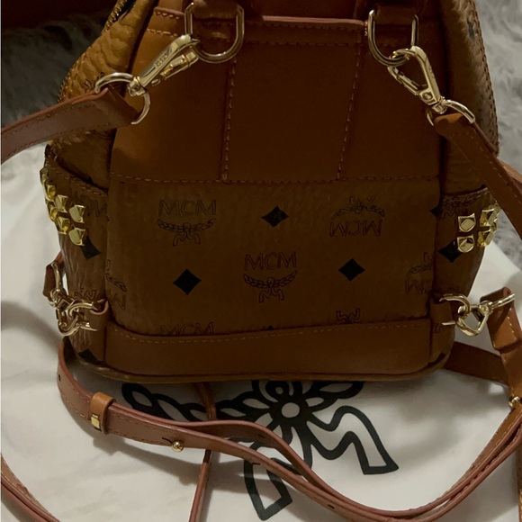 Authentic of MCM

* Good Condition

* It's come with dust bag & authentic cards - Picture 7 of 11